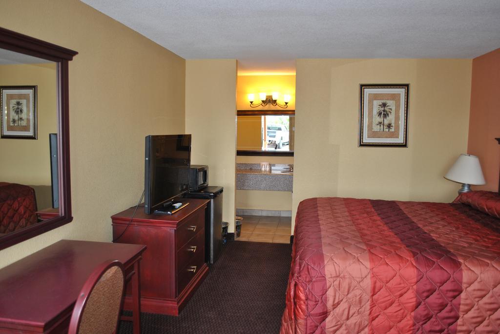 Executive Inn Brookshire Esterno foto