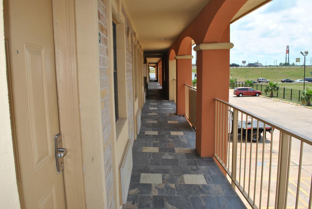 Executive Inn Brookshire Esterno foto